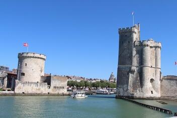 Le vieux port de La Rochelle est situé à quelques kilomètres de l'hôtel & spa du château